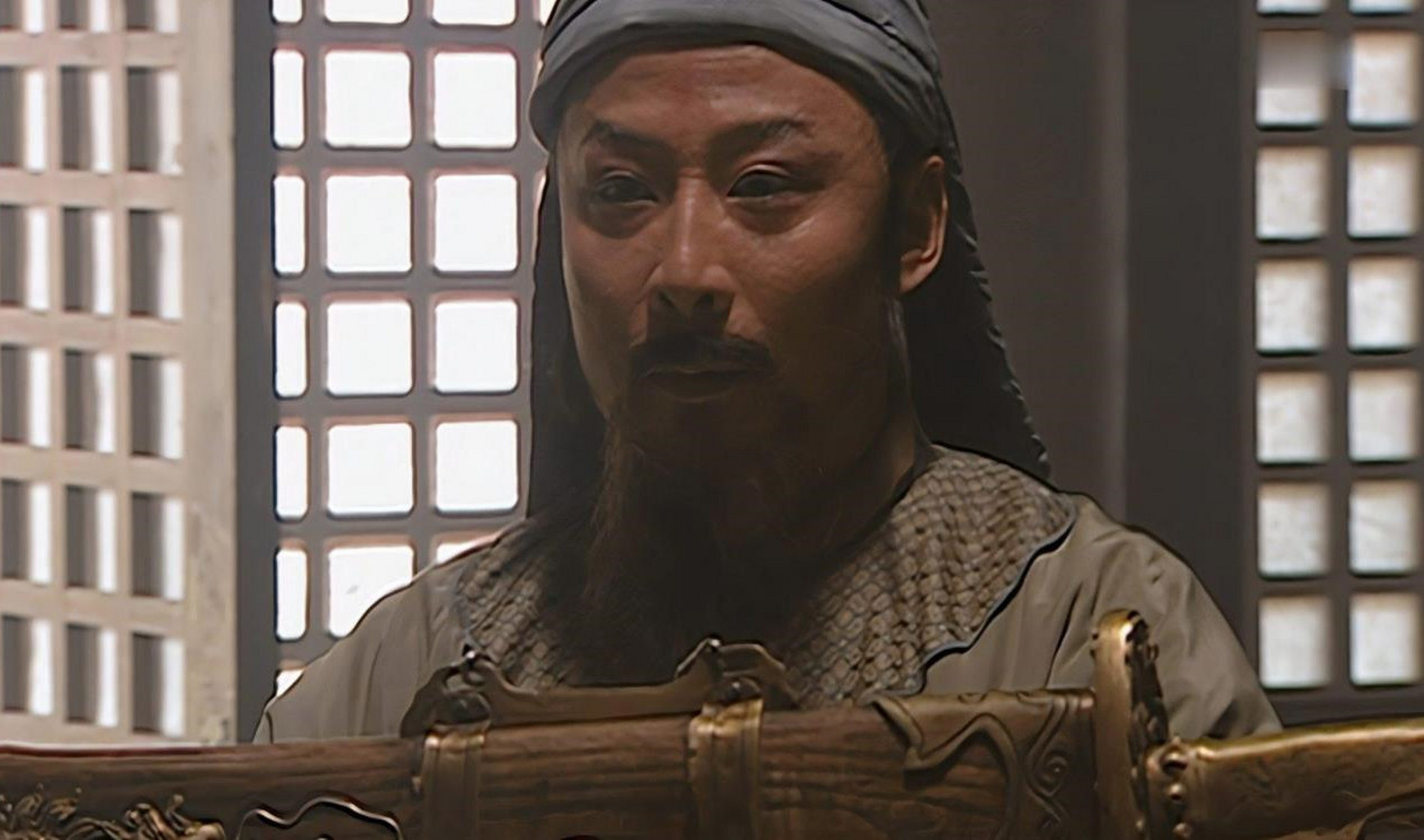 第一个理由:杨志的宝刀值三千贯,而林冲买的刀值两千贯 杨志当时越种