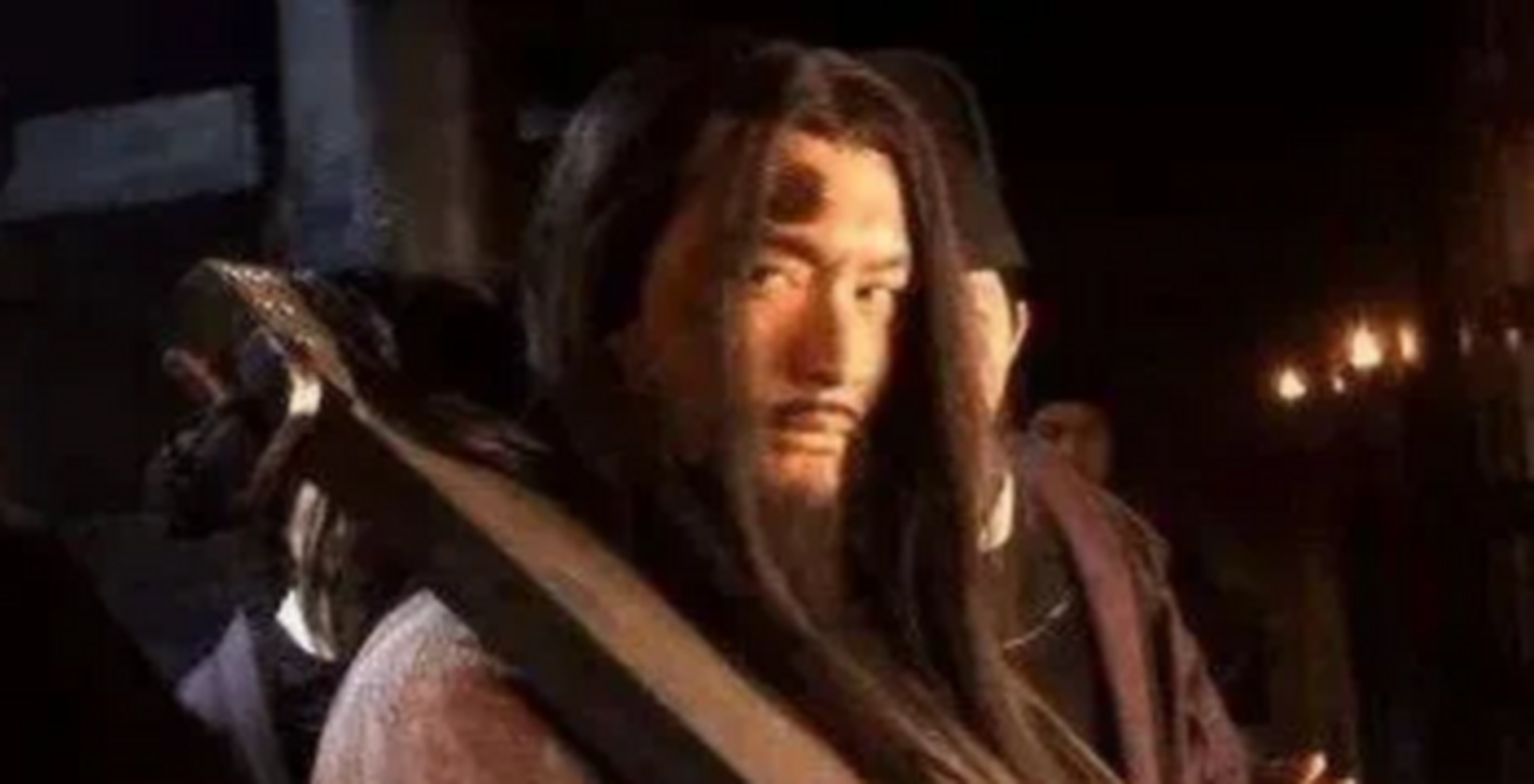 1142年,除夕夜那天,岳飞被押到杭州大理寺,御管端来一杯毒酒,岳飞拿起