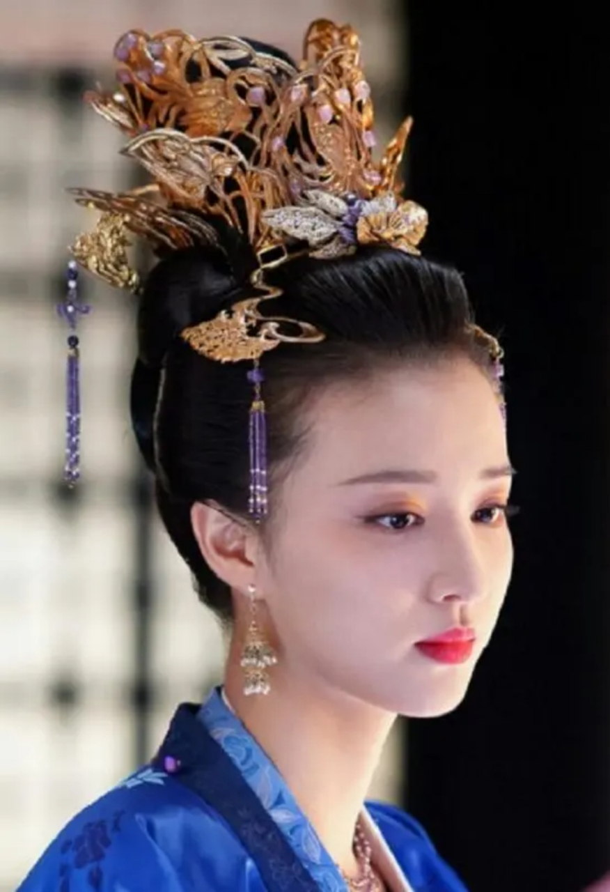 公元626年,李元吉的妻子杨氏被已经登基称帝的唐太宗李世民"接收".