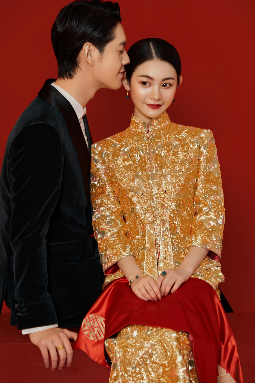 红底金线龙凤褂秀禾 一针一线织进美好寓意#婚纱照