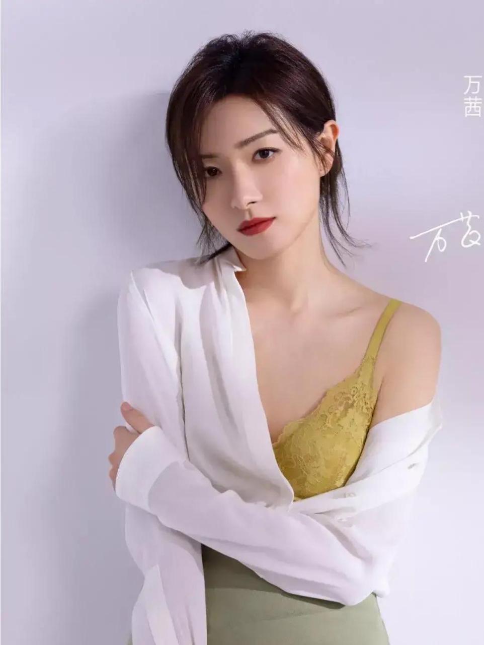 万茜代言内衣广告,特别的迷人,特别好看,不愧是娱乐圈一下女明星.