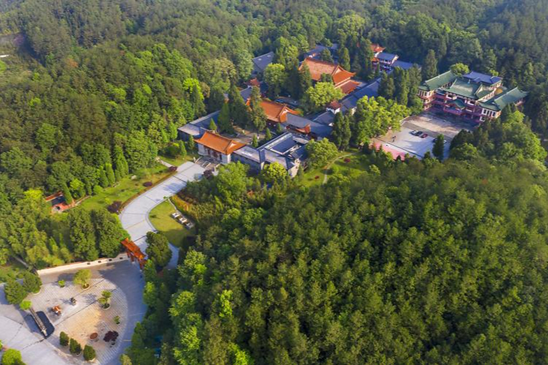 德阳宝峰寺,历史悠久,始建于唐代真观二十年(公元646年).