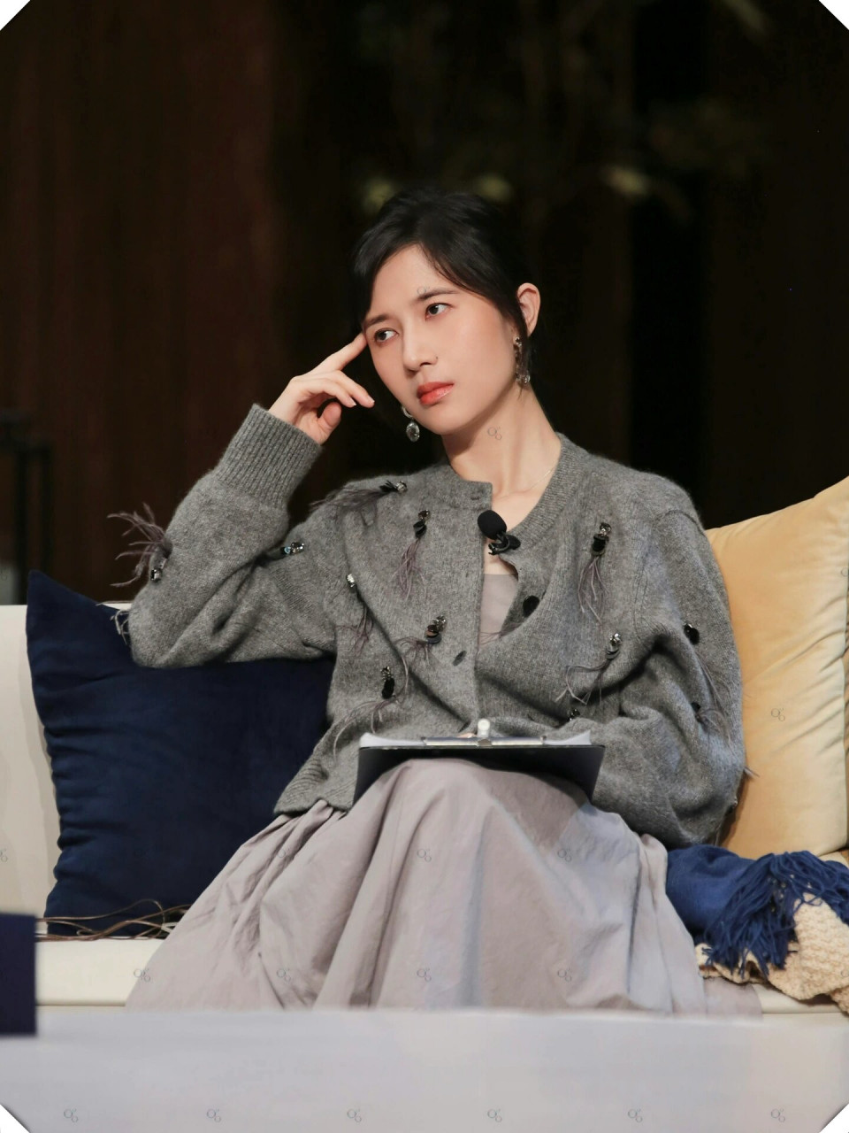 看剧的同时,小编也被papi酱在里面的几套造型给吸引住了