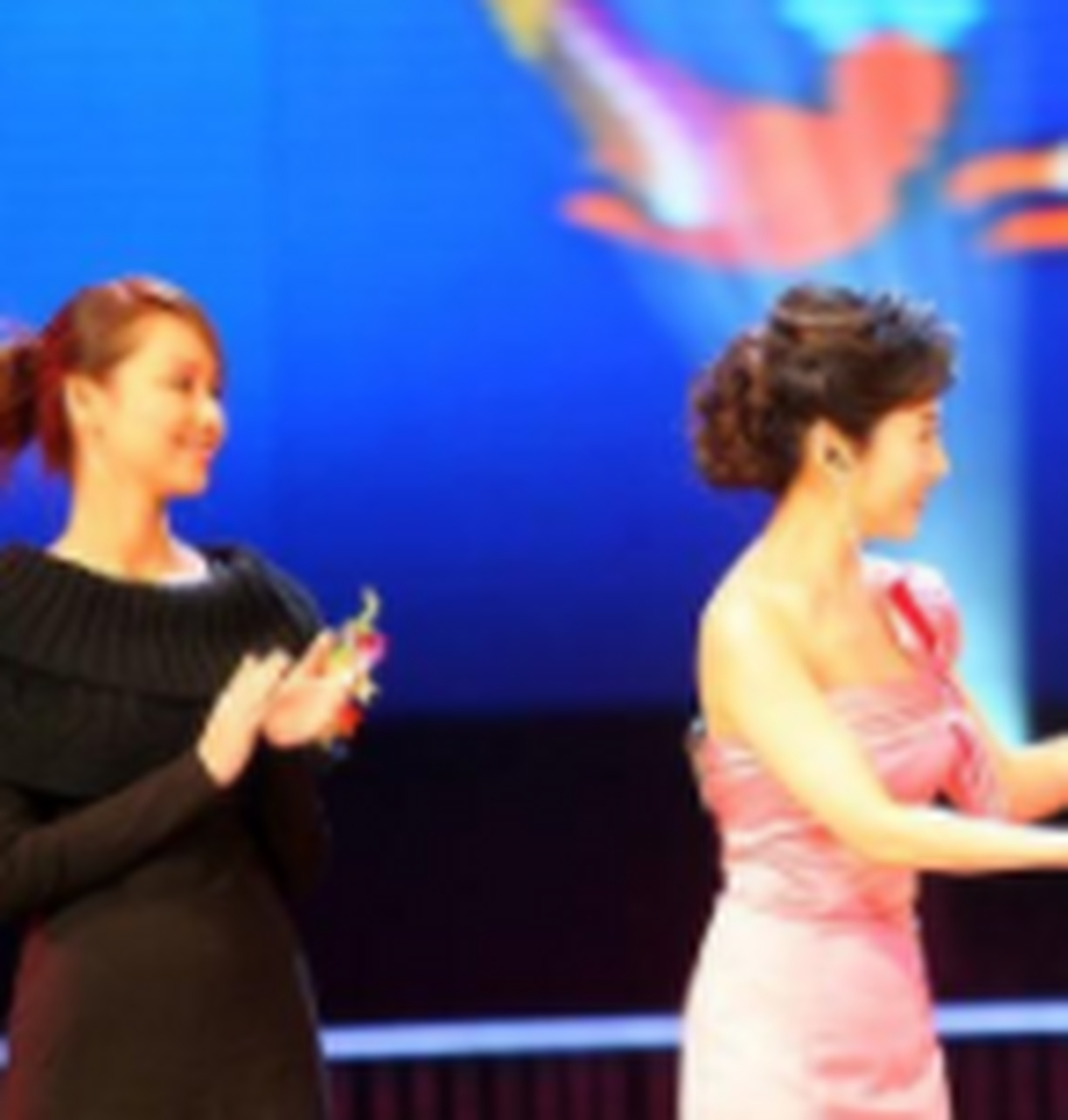 贾平凹的大女儿贾浅浅结婚,他思来想去不知道送什么好,便让二婚妻子