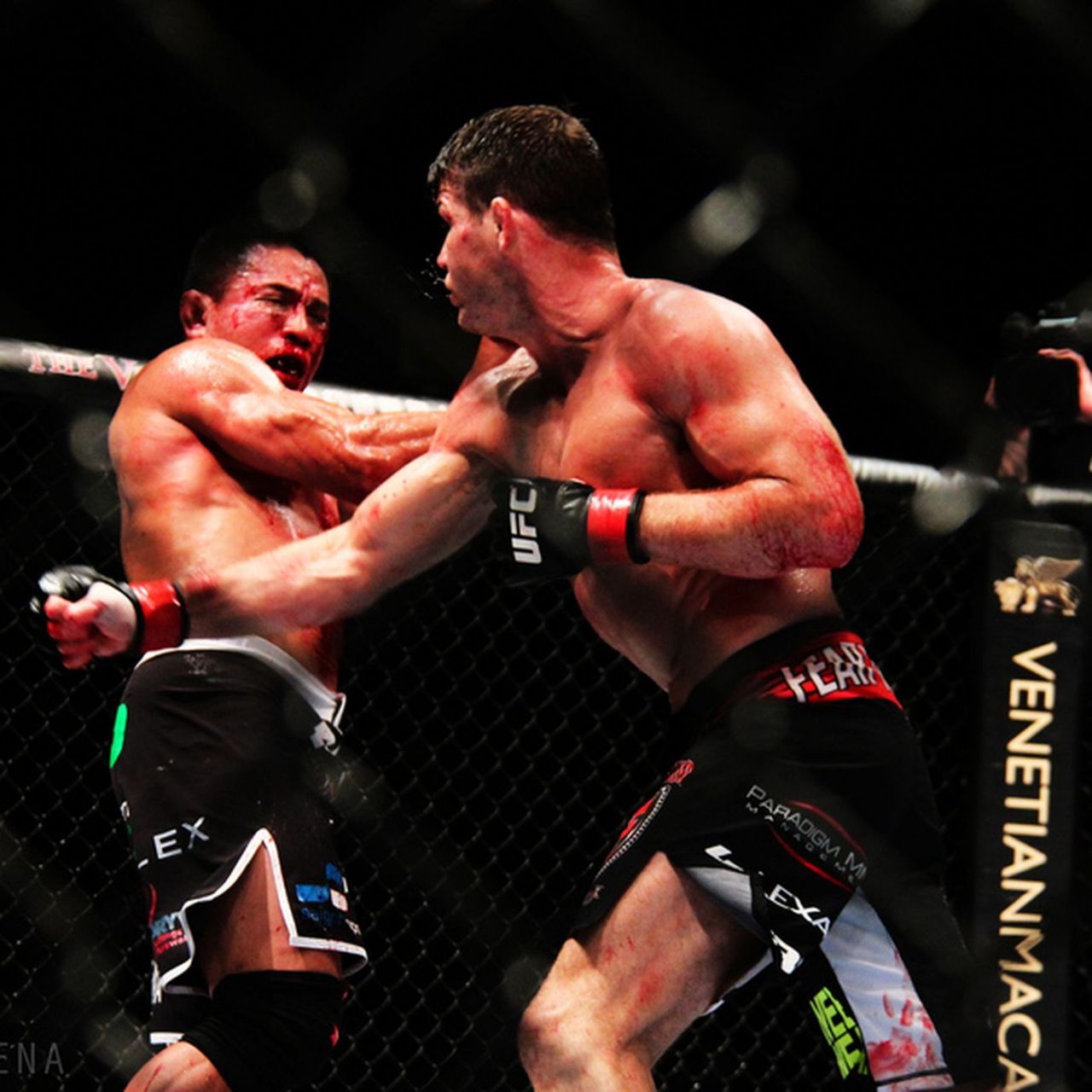 散打出身的康李拥有毁灭性重拳.