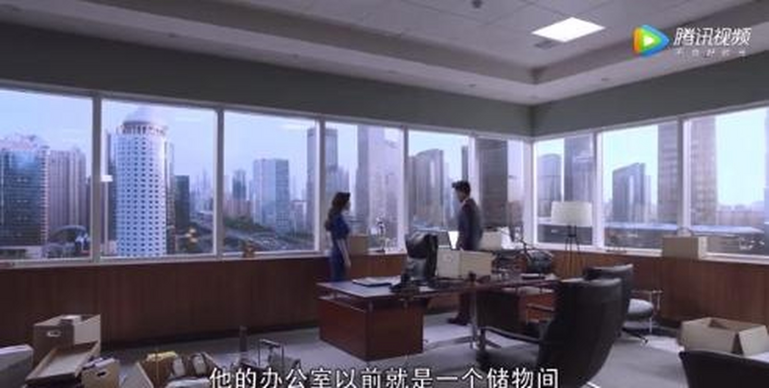 虽然好久不见,但靳东出品还是男神,不错在《精英律师》中的靳东依然是