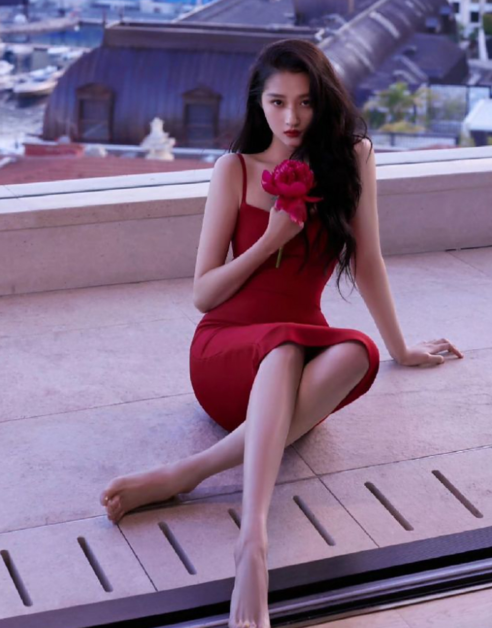 关晓彤人美腿长,难怪鹿晗会不惜舍弃顶流之位