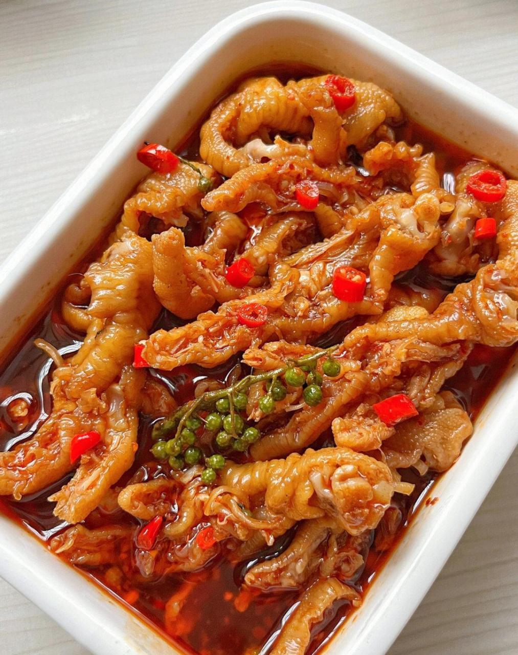 巨好吃的藤椒无骨鸡爪,又麻又辣又香,无骨吃起来特别爽,追剧报备呀!