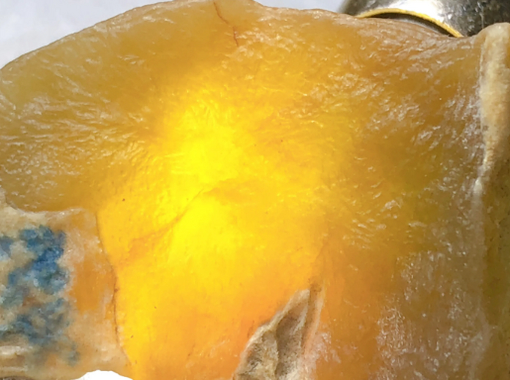 点击头像看直播##翡翠原石#33克大马坎冰种红黄翡,带皮雕刻最佳选择