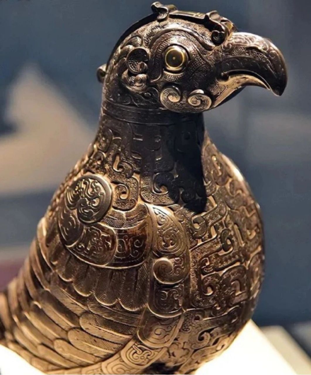春秋时期青铜神器——子乍弄鸟尊	 "这是一件代表了中国古代春秋时期