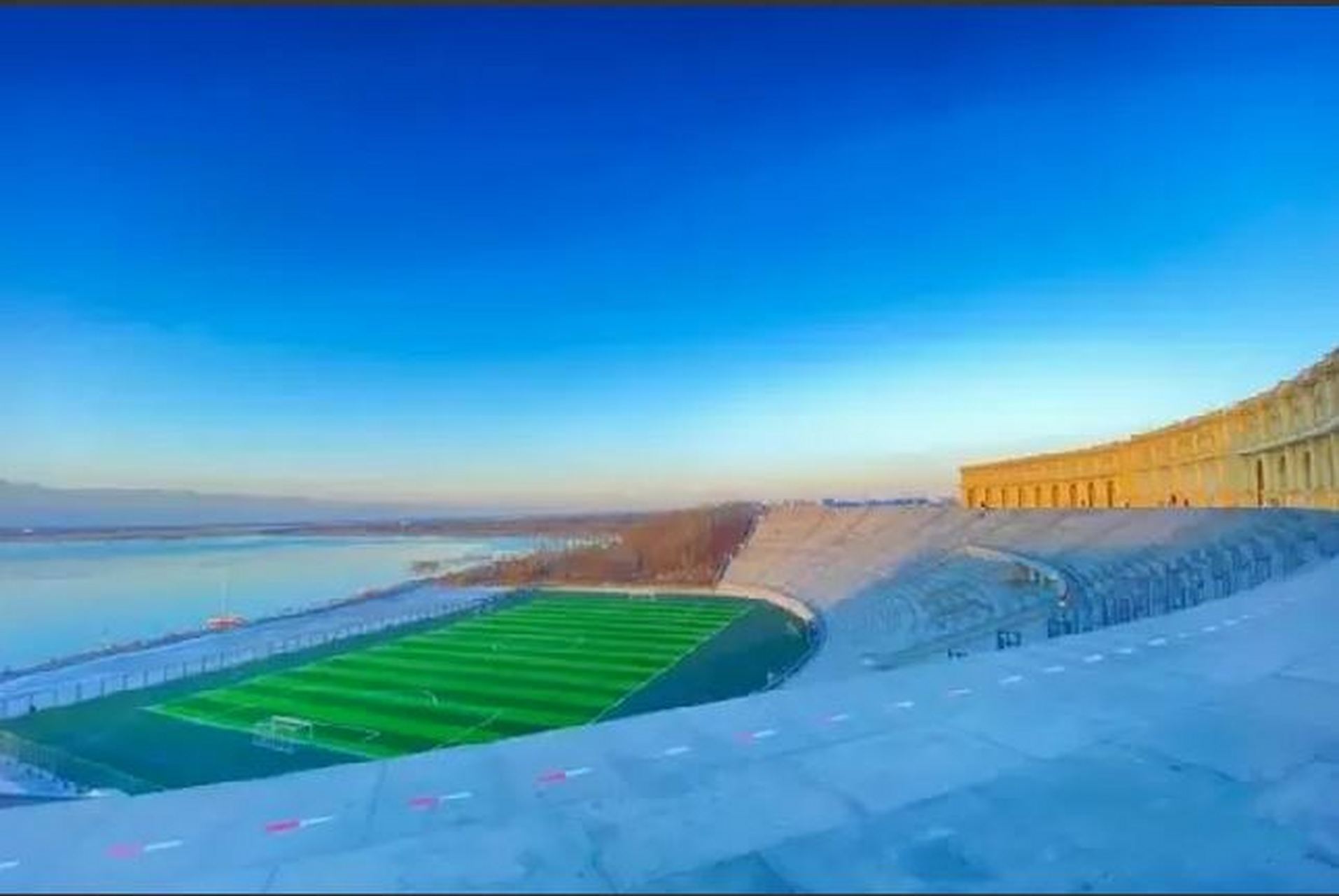 据说是国内最美的足球场