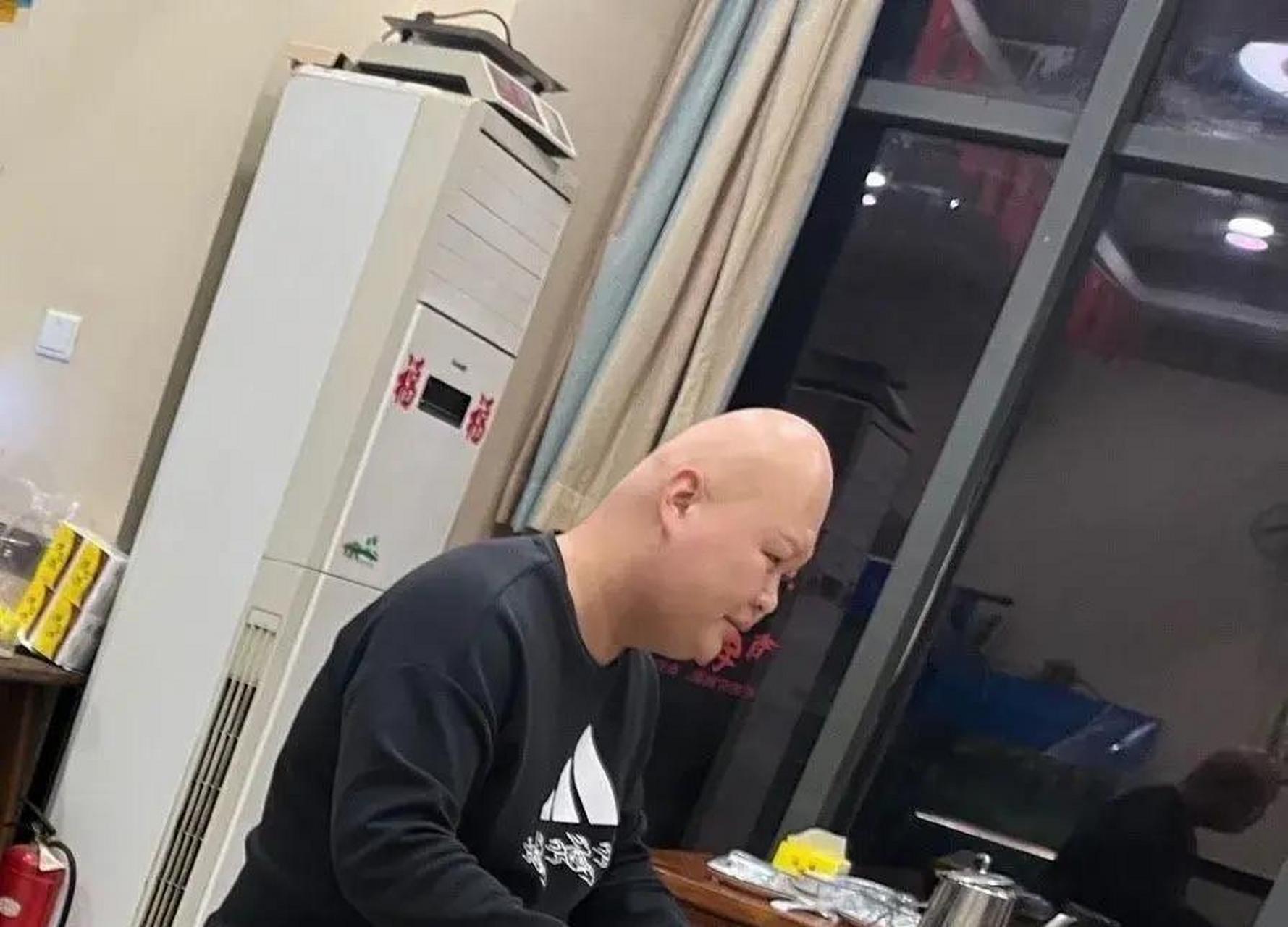 从小听说要睡扁头.其实长大发现无论男女圆圆的脑袋好看?