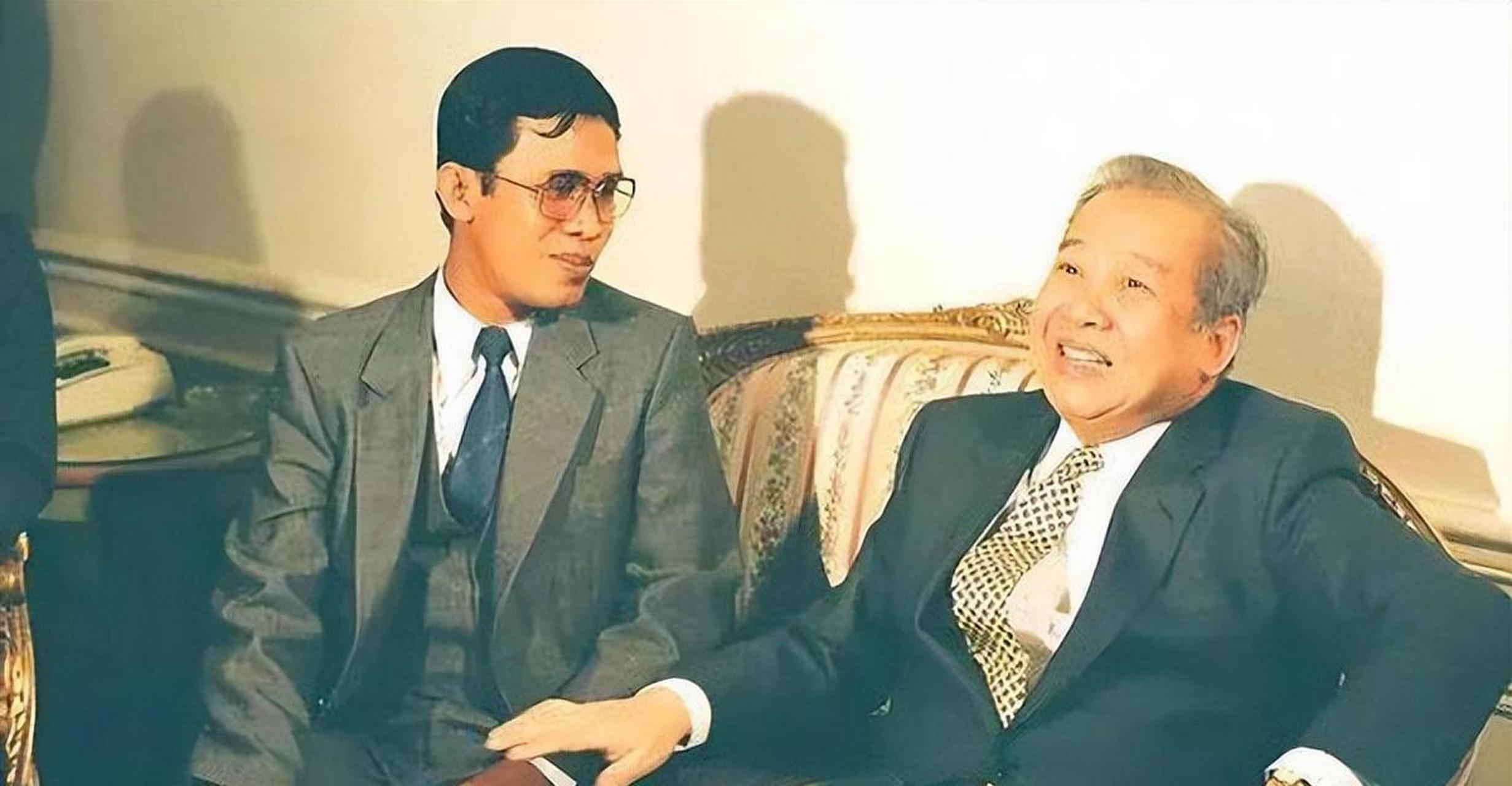 但是这却是事实,洪森首相是西哈努克太皇的儿子,但不是亲生儿子,而是