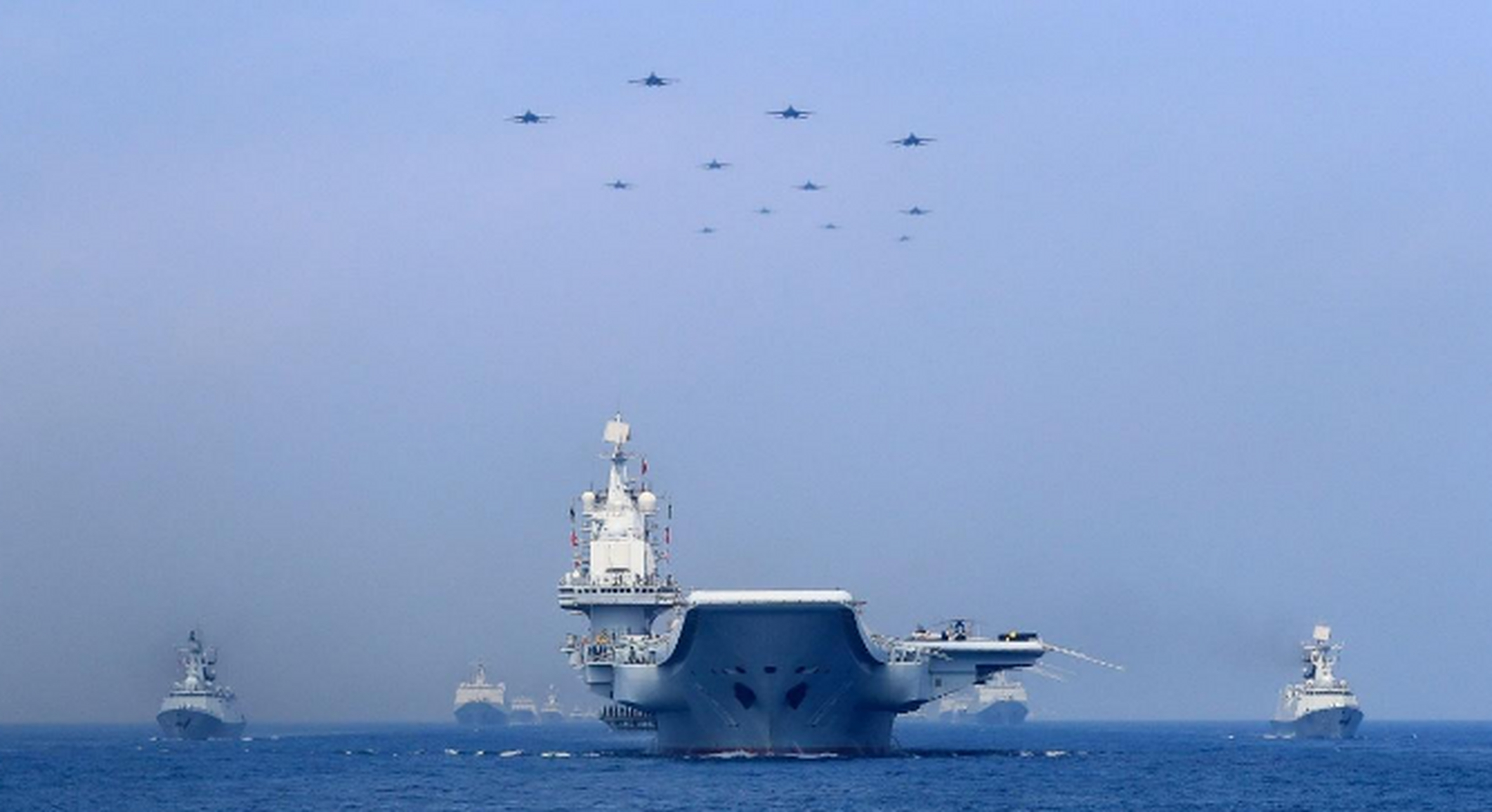 美专家论述称:福建舰有70架战机,追平美国福特舰,战力亚洲最强,美媒