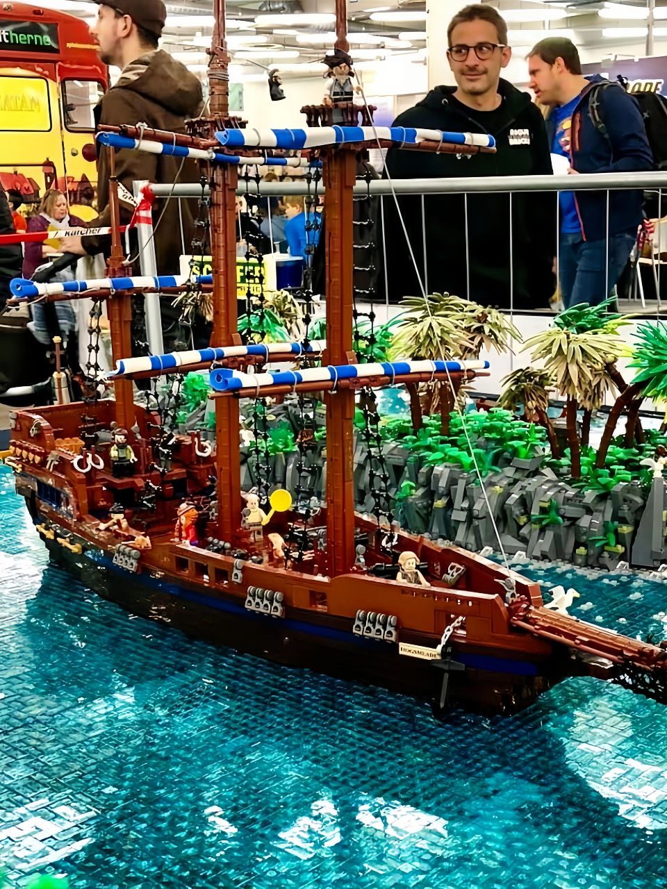 这款大型乐高moc展示了一个生动的港口场景,令人叹为观止.