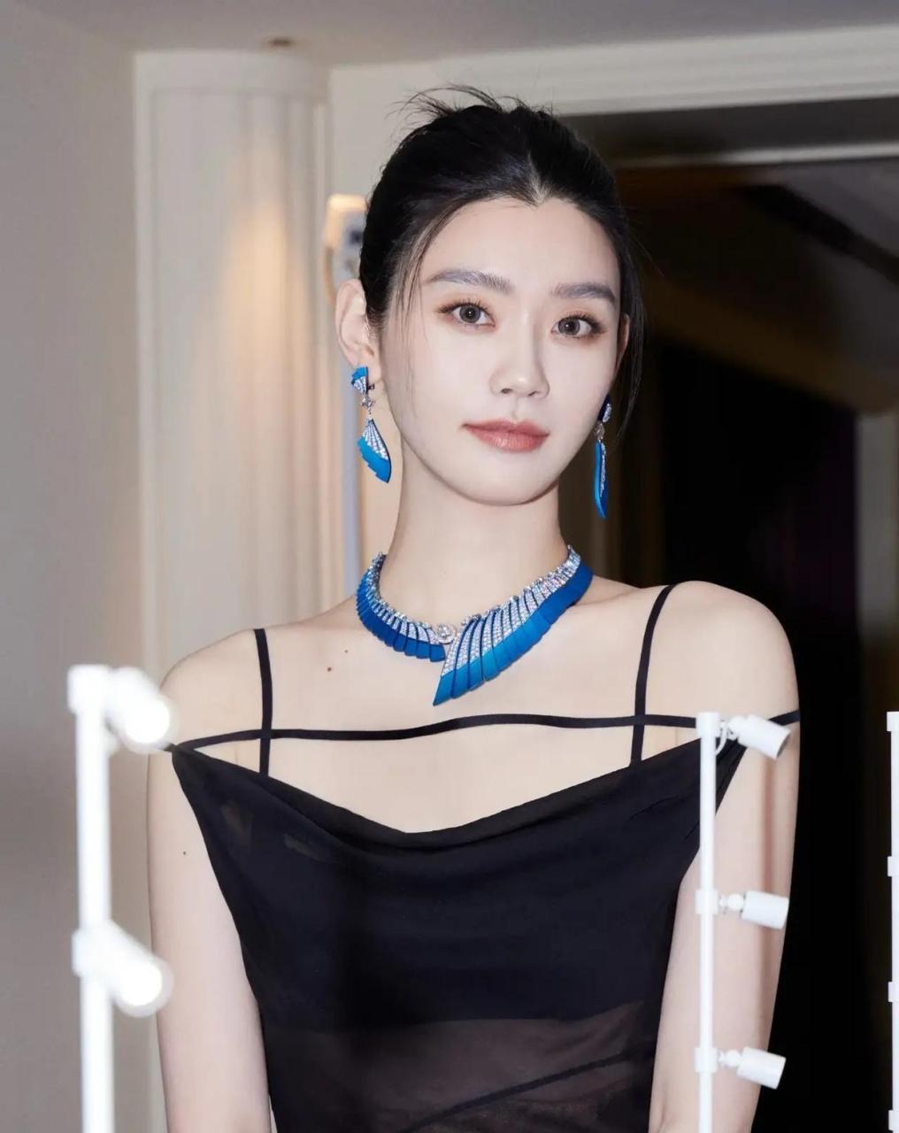 豪门阔太奚梦瑶的脸,到底经历了什么?面相完全变了.