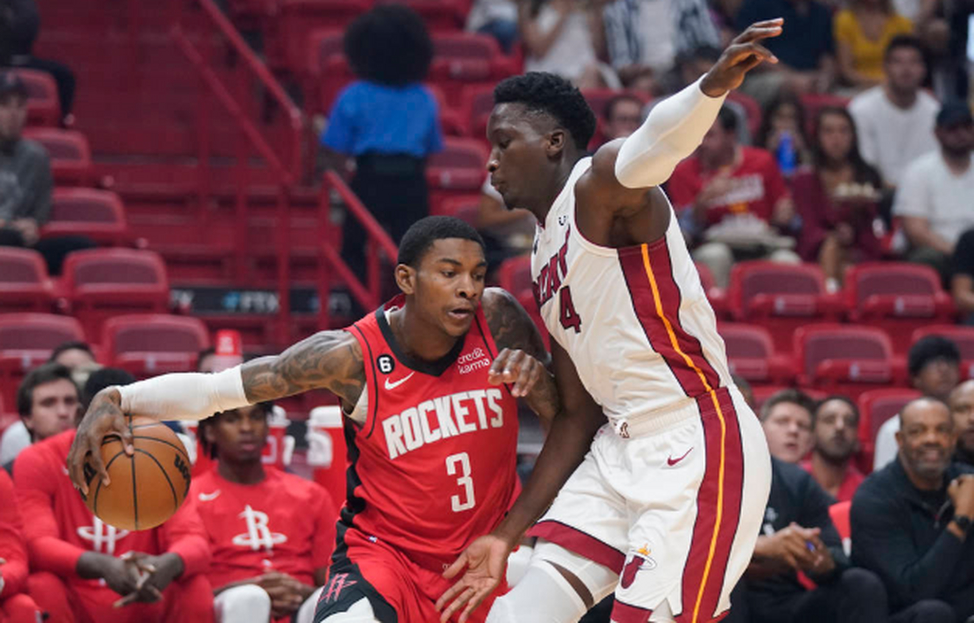 小凯文-波特与火箭的续约同样引人关注,在生涯前三年兜兜转转,制造了