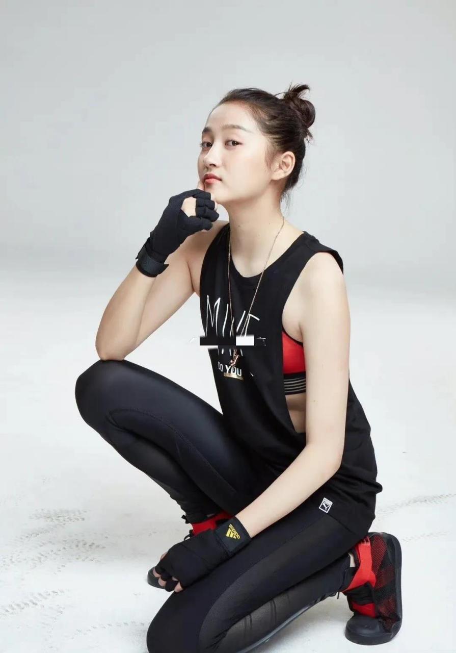 关晓彤紧身裤定妆照 67