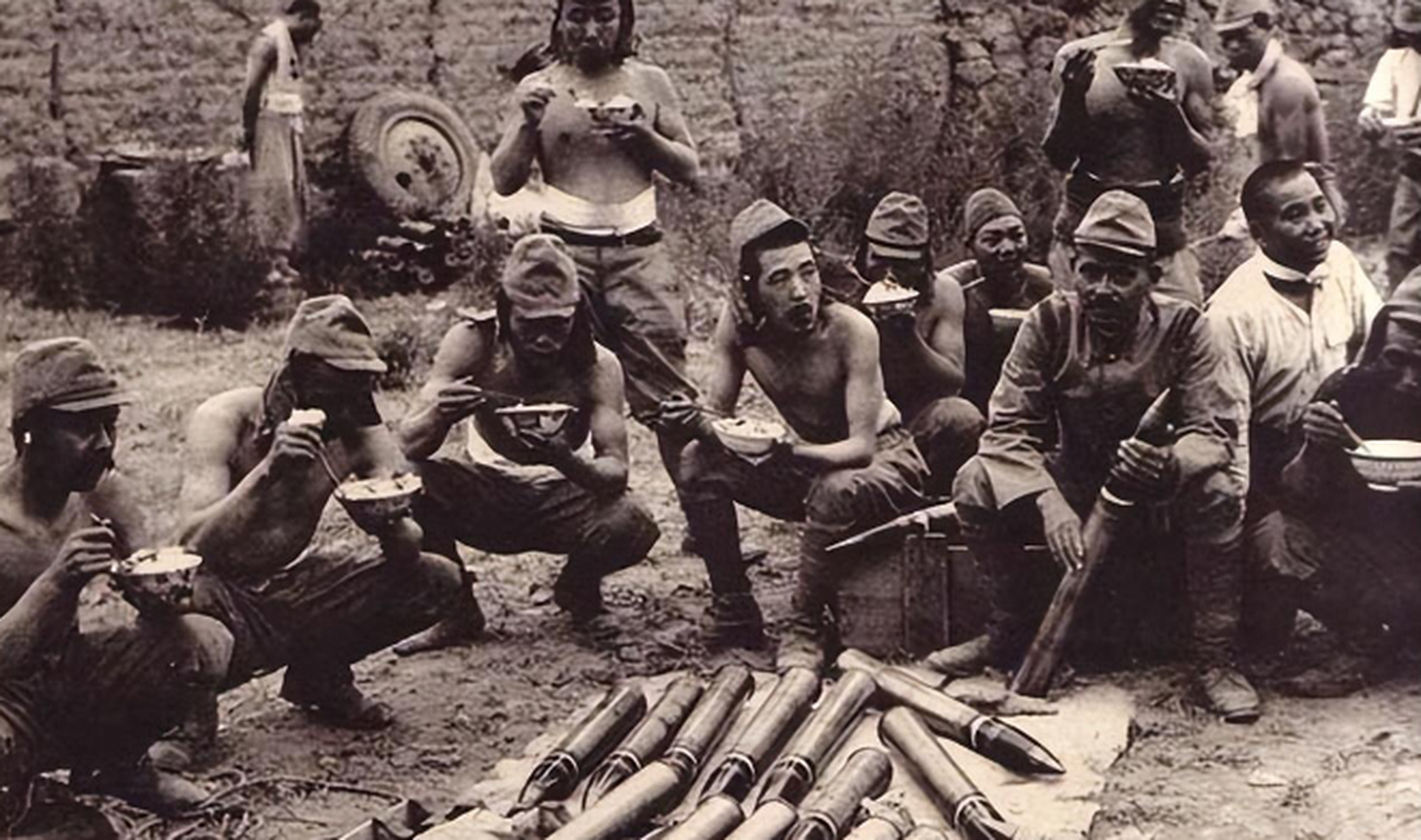 历史老照片: 侵华战争期间,一组日本侵略者的留影.