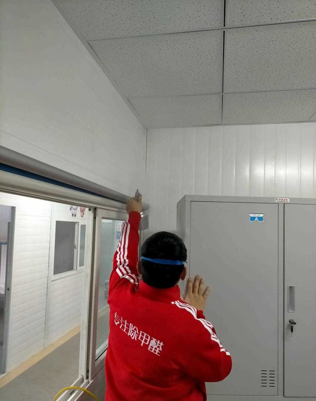 [得意] 除甲醛不是在空气中喷喷喷,空气中的游离状态的甲醛靠开窗通风