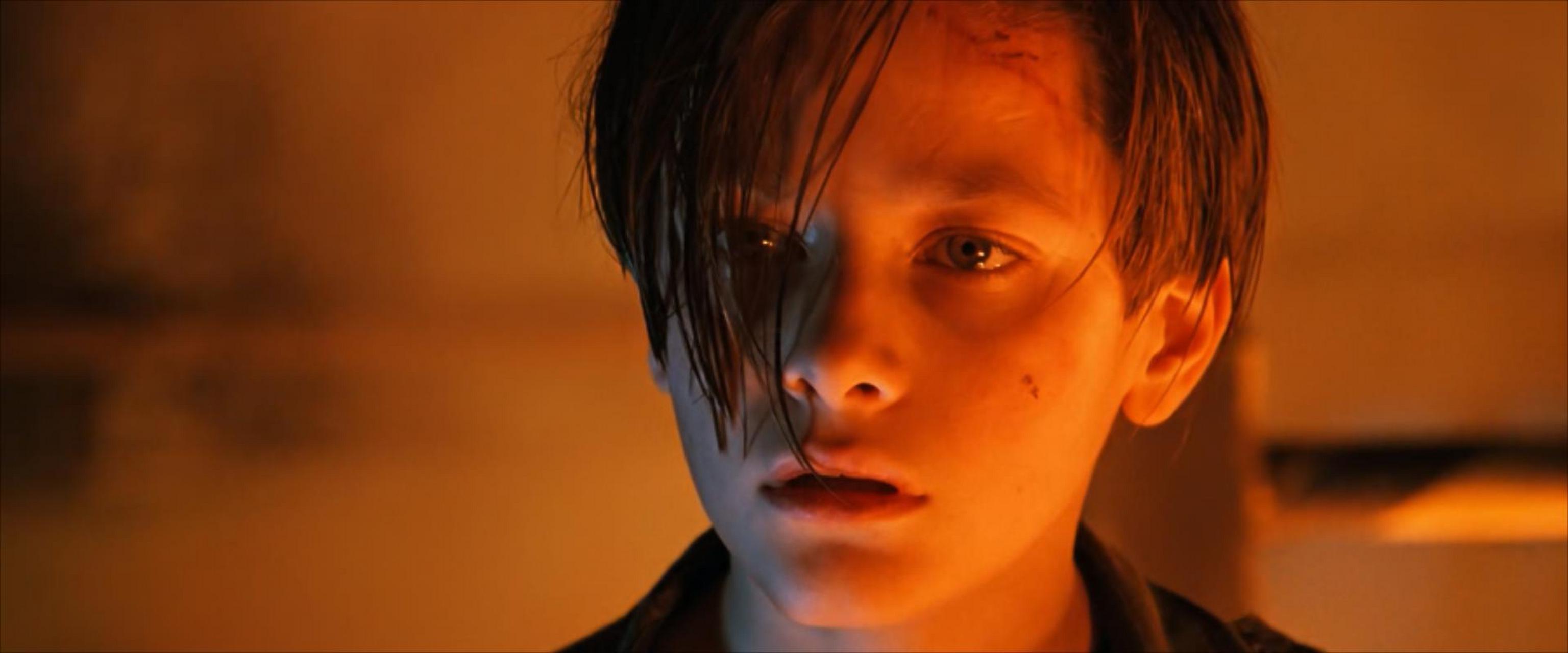 在《终结者2》中,少年约翰·康纳是整个故事的核心人物.