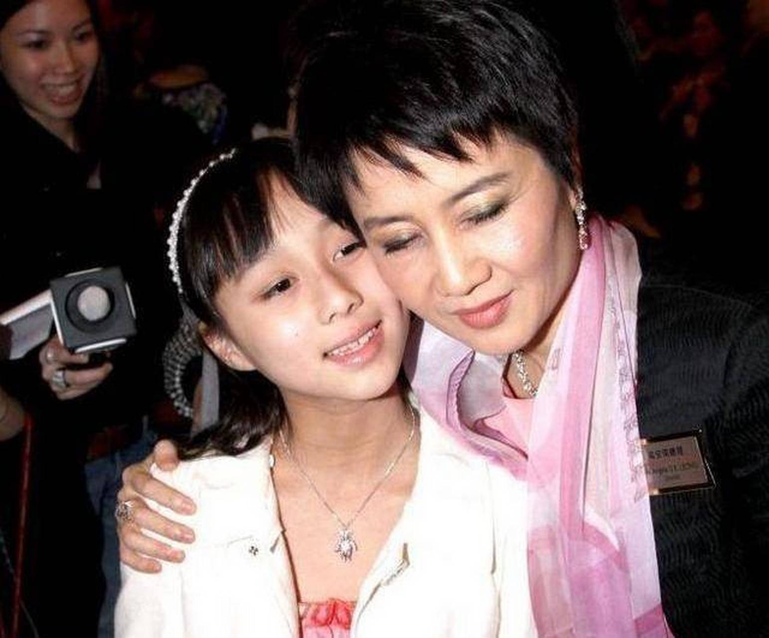 当年,78岁的赌王与四太生下最小的女儿何超欣,没想到长大的何超欣,长