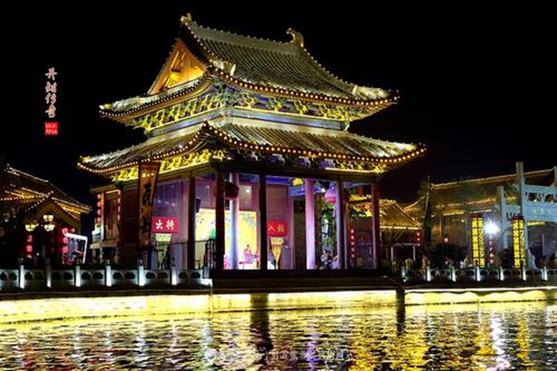 西司夜市的对过,就是御河了.