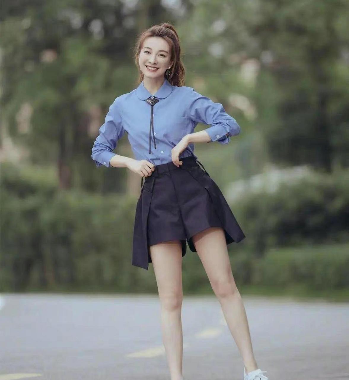 网友:吴昕有多励志,看看她的腿就知道.