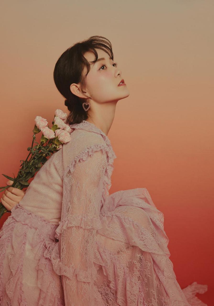 蒋依依平时真是温柔还可爱,纱裙造型很有萝莉感,少女感真强