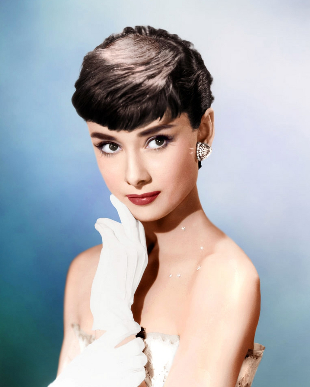 世界上最美女人图片 奥黛丽·赫本(audrey hepburn),她以绝世的容颜和