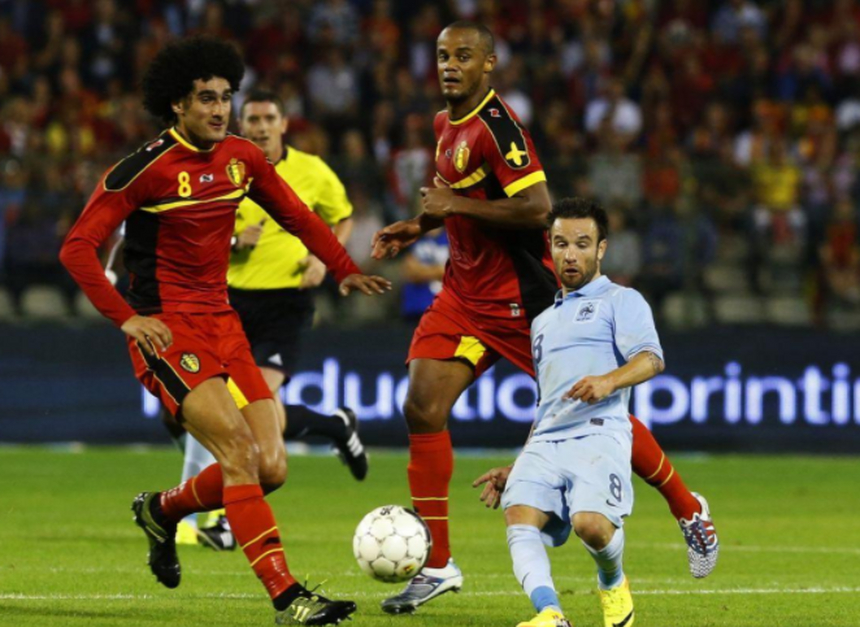 其实这名"小孩"名叫瓦尔布埃纳,他的身高是1