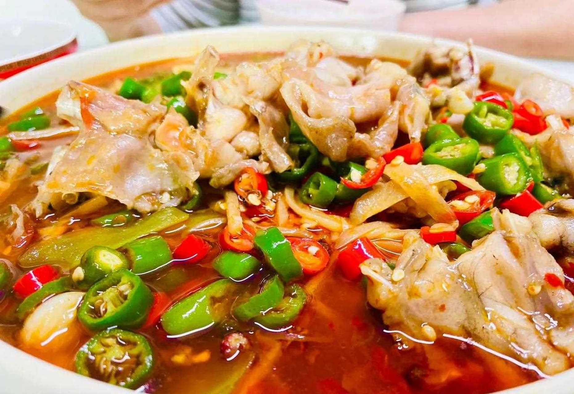 这是最家常的牛蛙做法,也是我最爱的牛蛙吃法了,鲜香麻辣,下饭又下酒