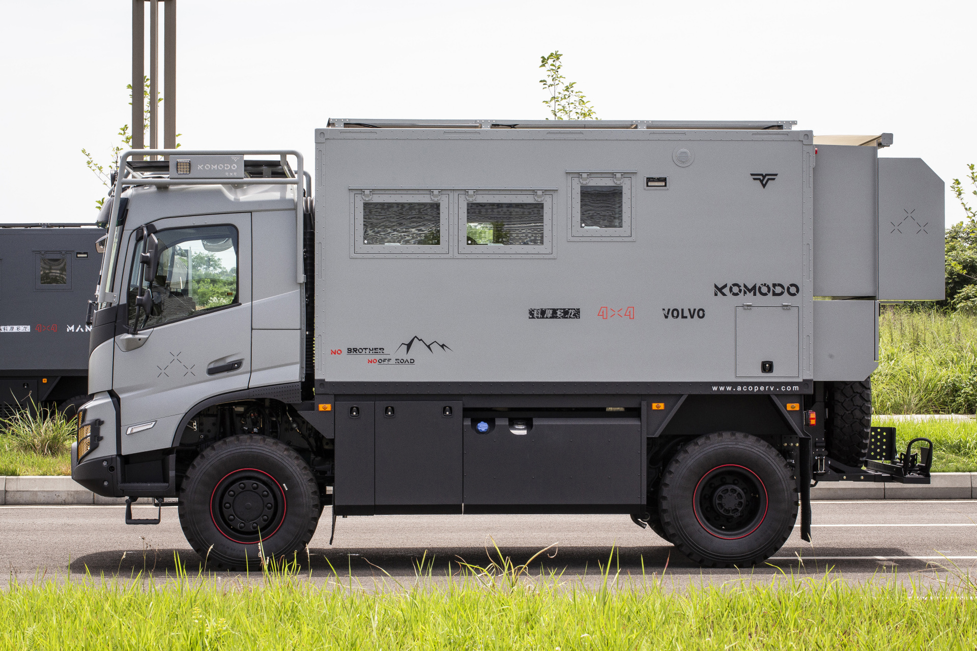 强悍性能 自由驰骋 科摩多龙·沃尔沃fmx500 4x4越野房车 500马力