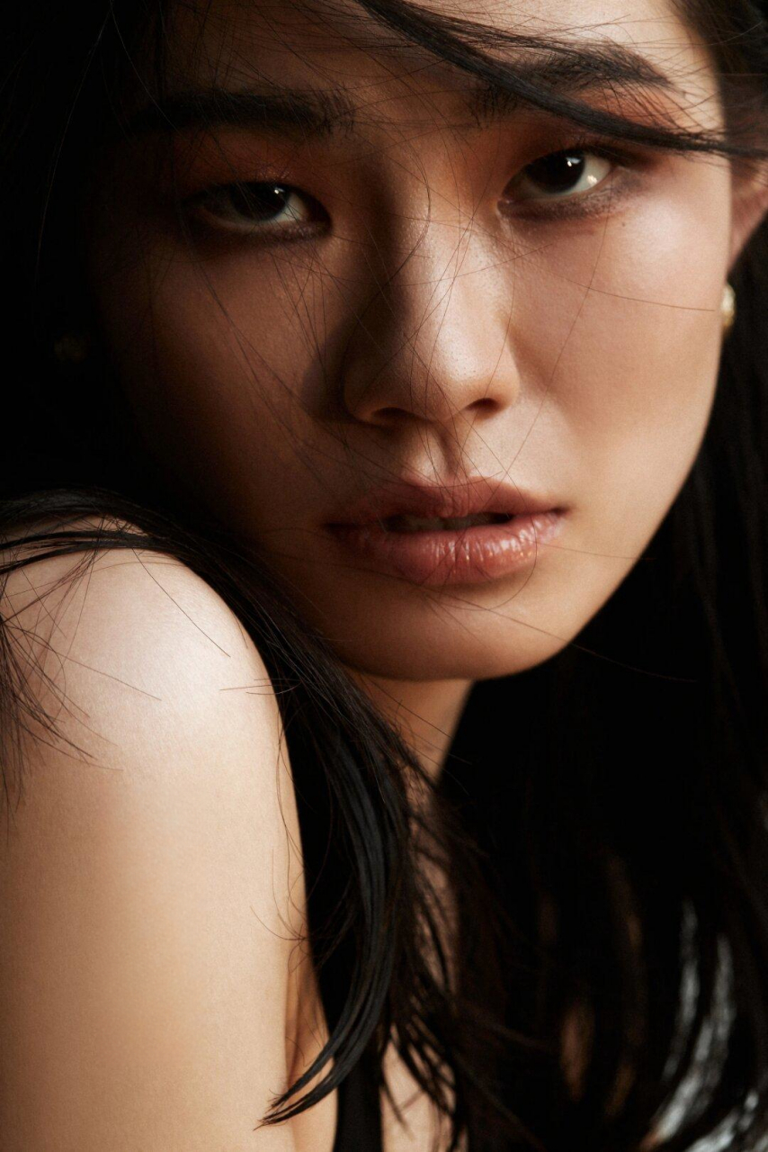 高冷大女主在线狙击|小众高级时尚大片写真  冷艳御姐风范十足,酷飒