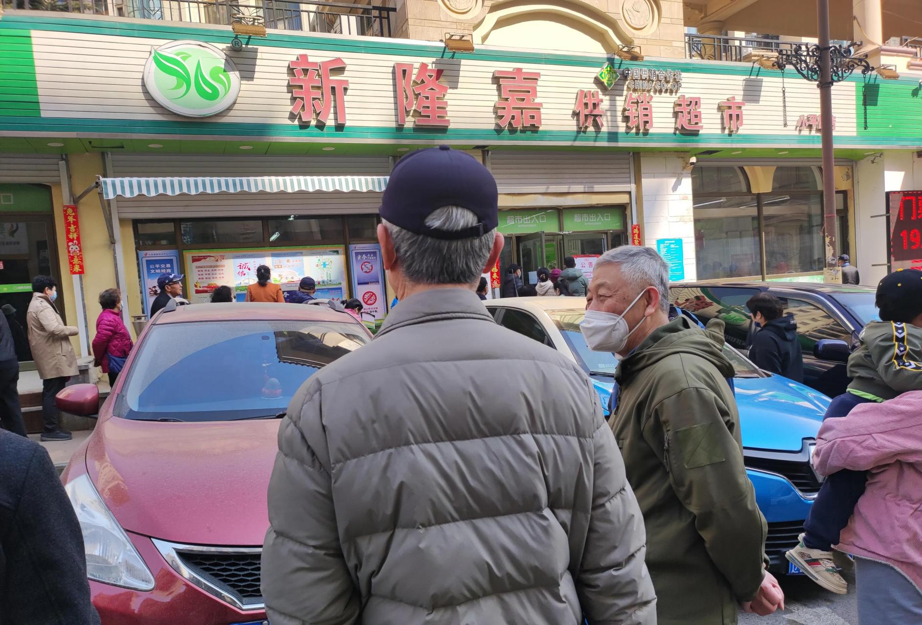 近日,關於大連新隆嘉超市要閉店不幹的消息在網上傳的沸沸揚揚.