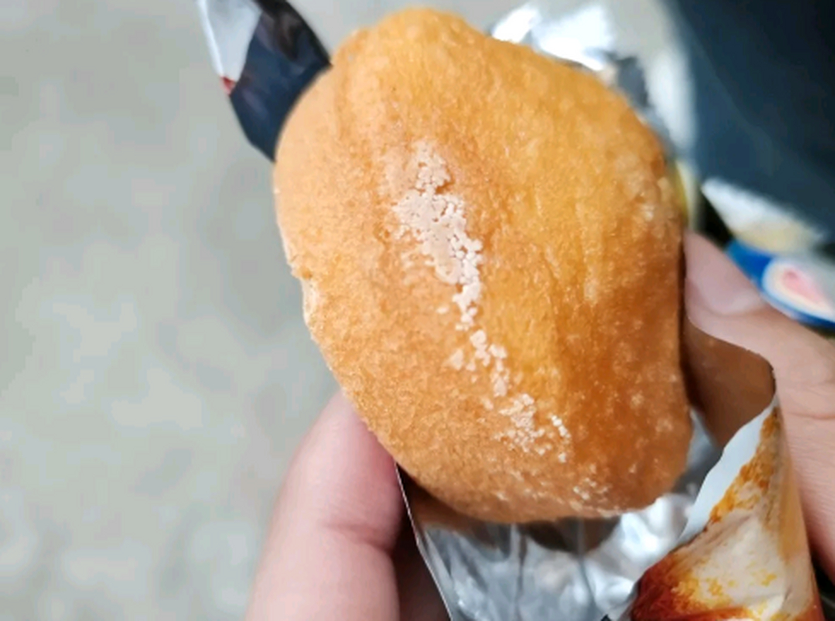 蛋黄派这是发霉了吗?还是说就是这样的