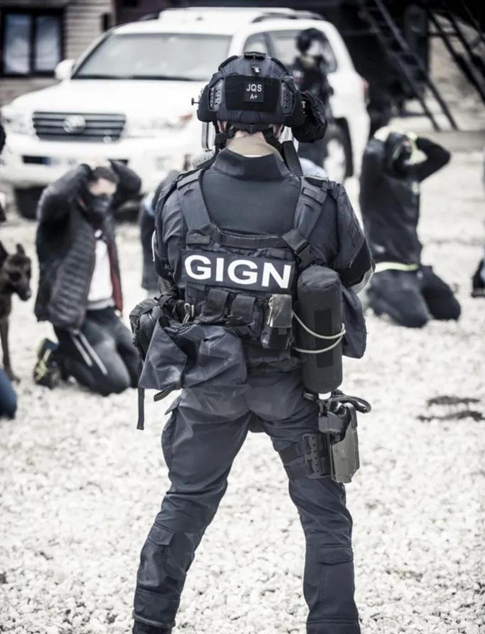 百家号星火计划# 1976年2月4日,法国国家宪兵干预队 (gign)布鲁托