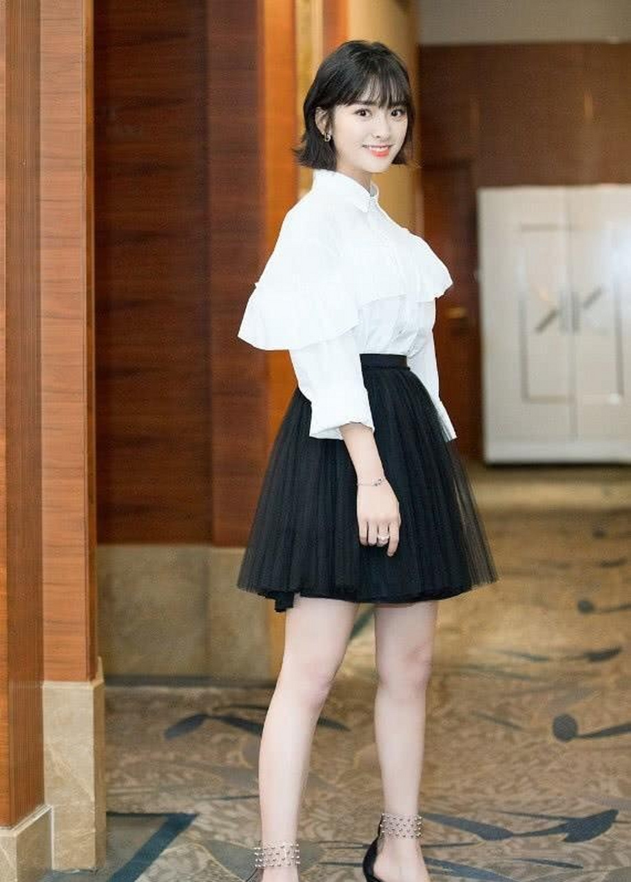 其中包括沈月,沈日,沈星,而且大家发现三个女儿也慢慢长大了,而且继承