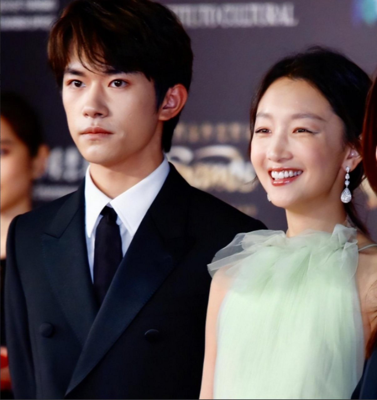 娱乐圈"顶级"大瓜 在狗仔的视频中,圈内顶流,如肖战,王一博,易烊千玺