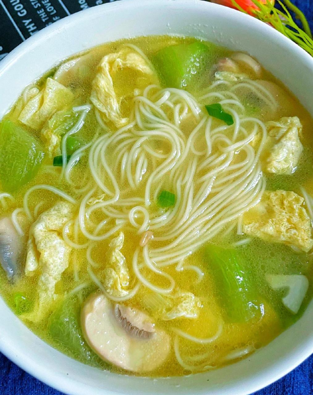 180天面条90每天不重样d27天|||丝瓜口蘑鸡蛋面#面条的花式做法