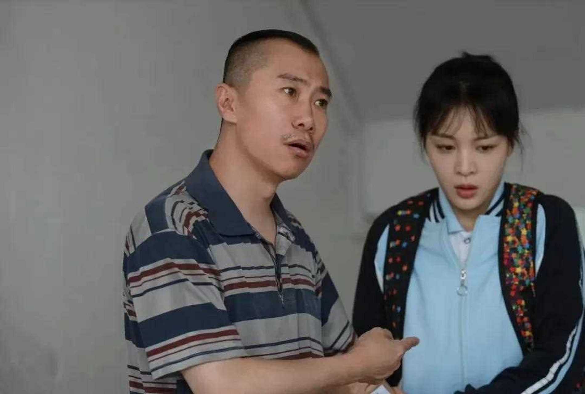 中,刘丽丽是一个网红主播,因为受到了严重的网暴,她选择直播结束自己