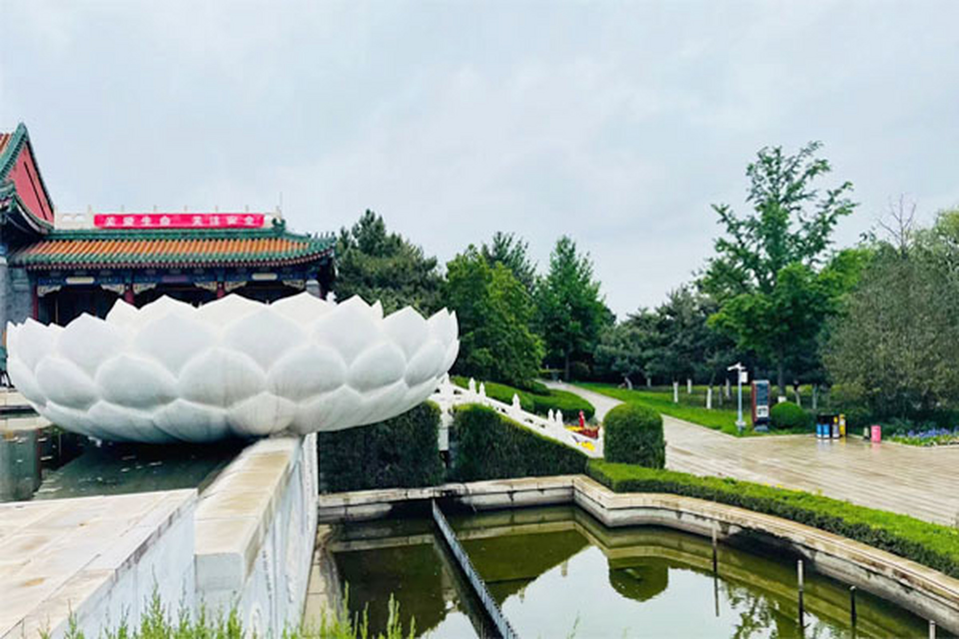 环境,电话,名人  小编从天寿陵园了解到,这个陵园位于北京昌平区南口