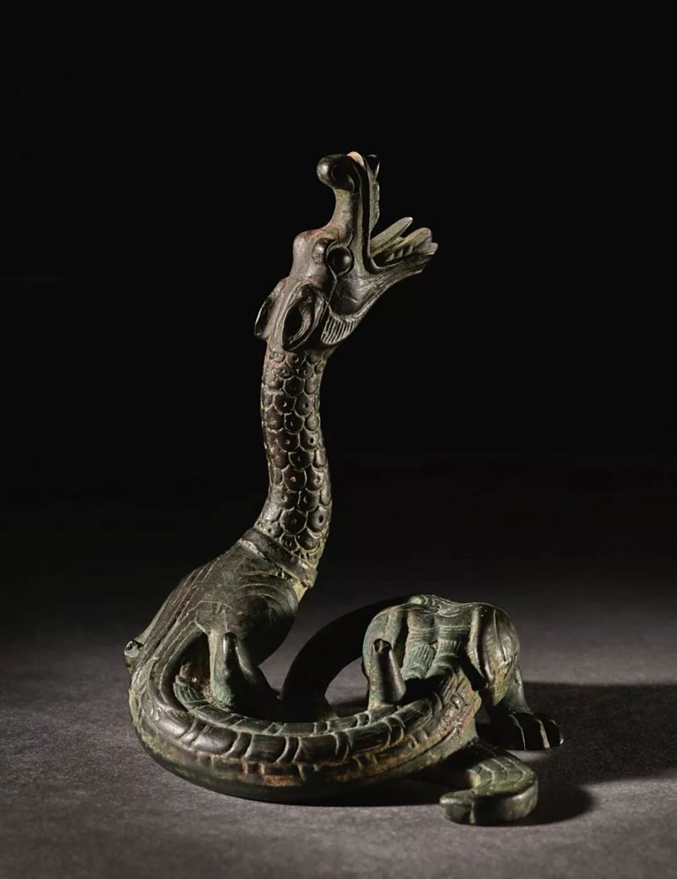 商周时期的青铜器,有很大一部分取动物为其造型,或只取头部,或根据