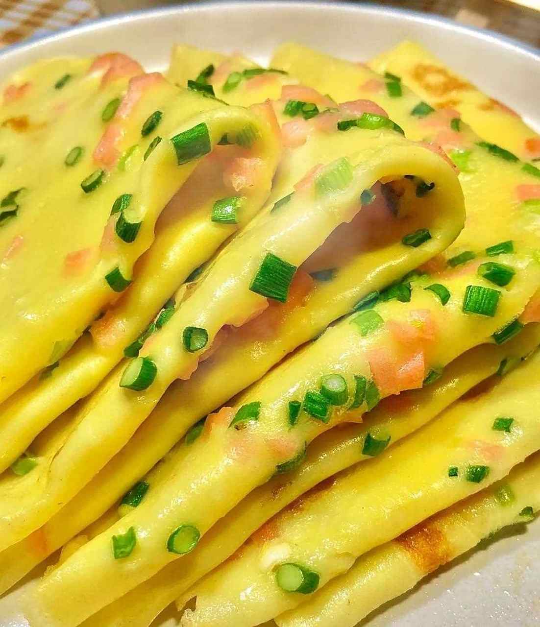 手不沾面,轻松搞定奶香葱花鸡蛋饼,适合早餐吃的营养美味.[白眼]