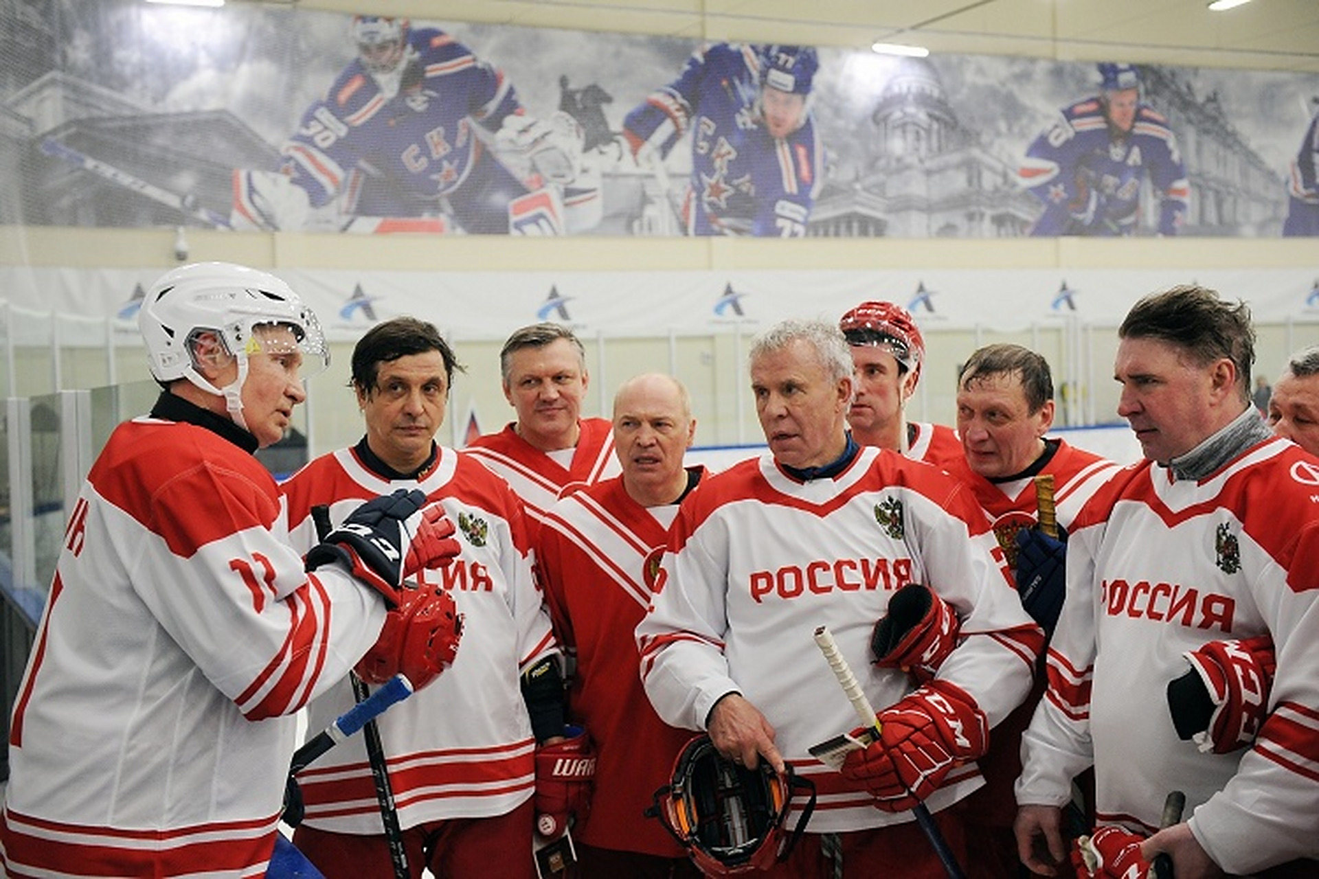 俄白总统冰球友谊赛 俄罗斯总统 vladimir putin 参加全俄夜间冰球