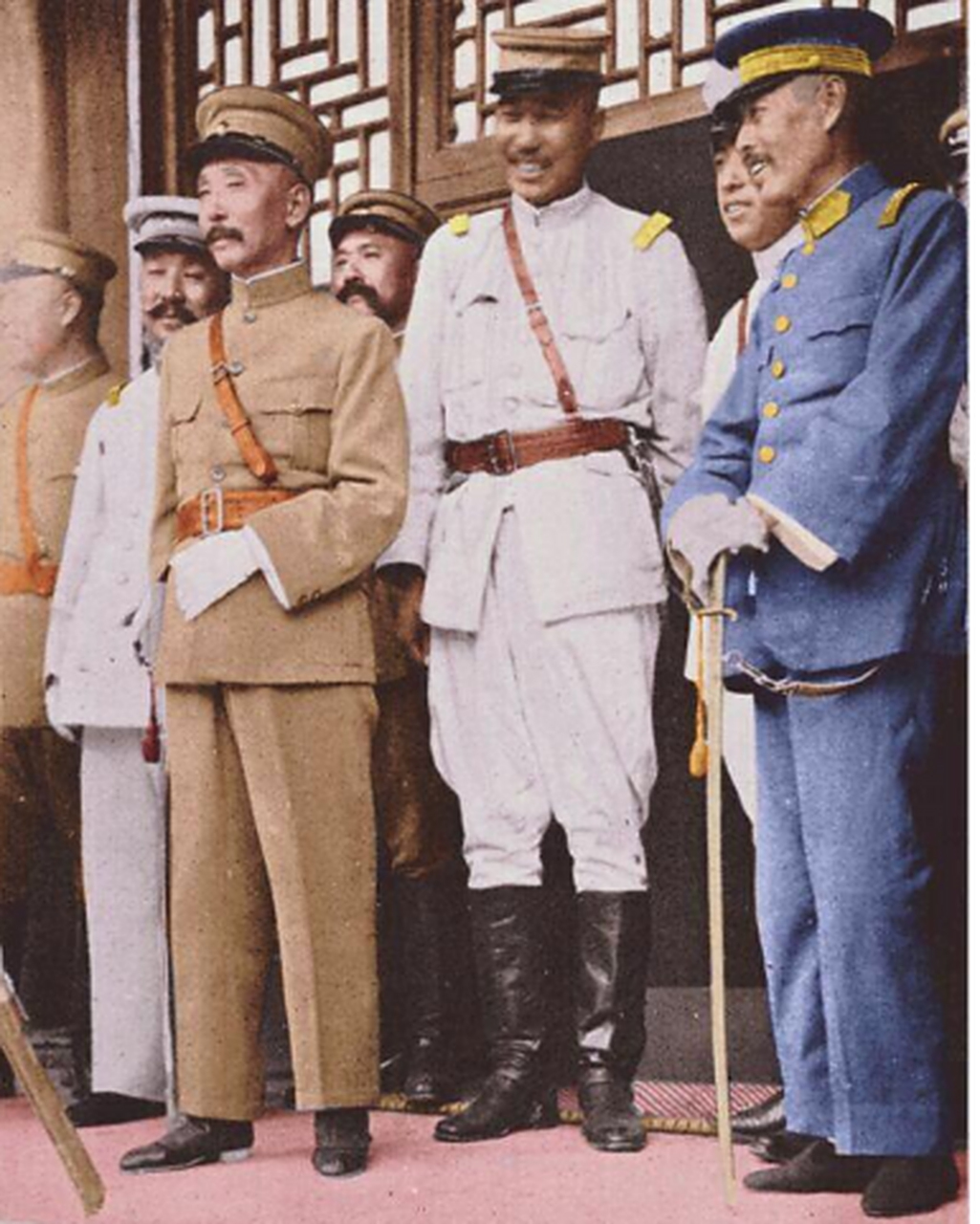 北洋军阀合影,左为奉系张作霖,中间是山东军阀张宗昌,右为直系吴佩孚.