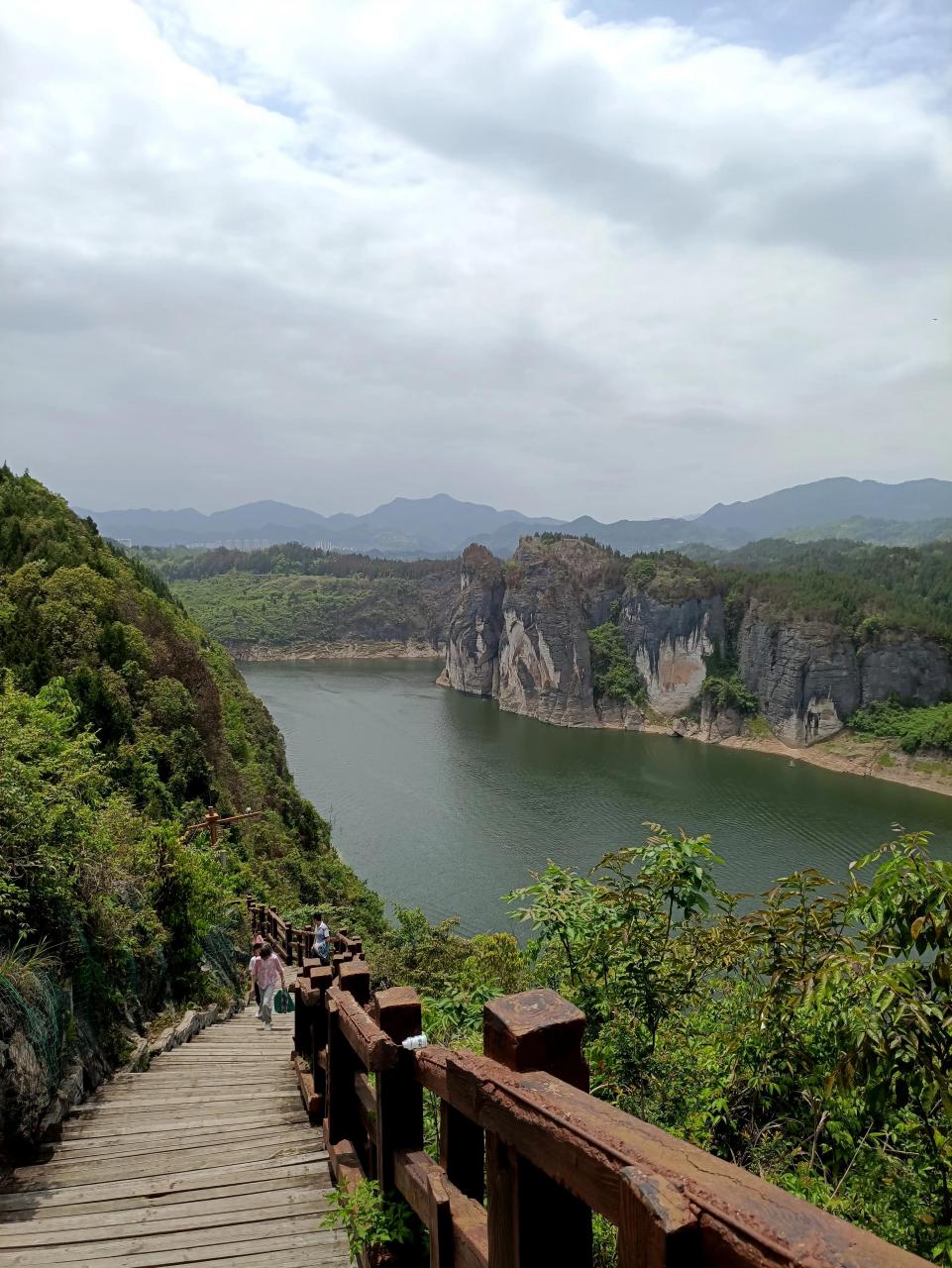 务川龙潭仡佬古寨图片