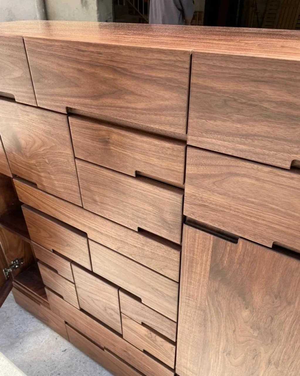 美国黑胡桃最纯粹的颜色,是巧克力色吗?用它定义衣柜舍得吗?