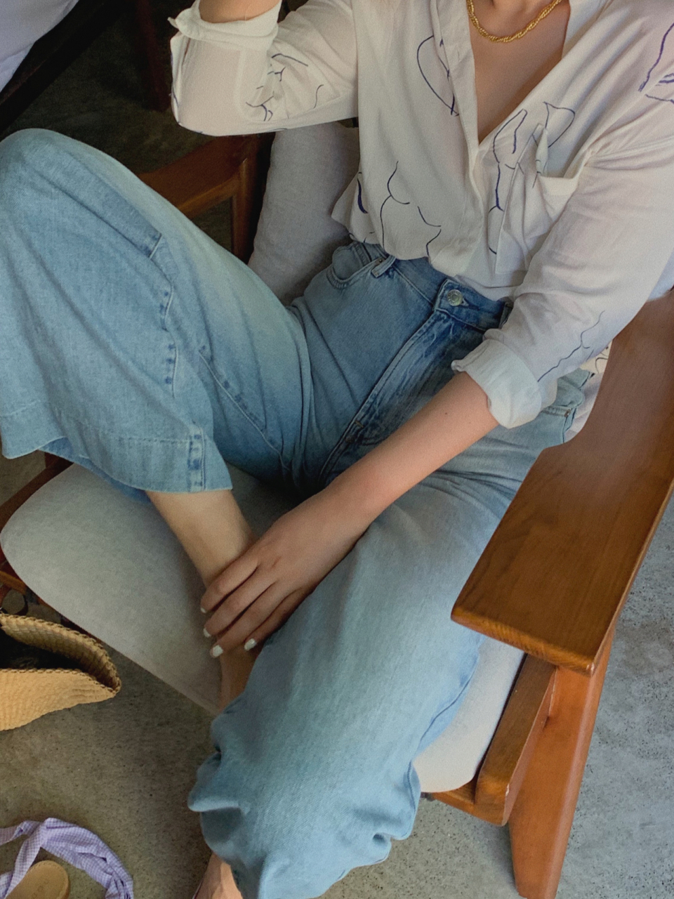 paloma wool人像线条衬衫 坐着拍照总是不知道腿放哪 衬衫/来自