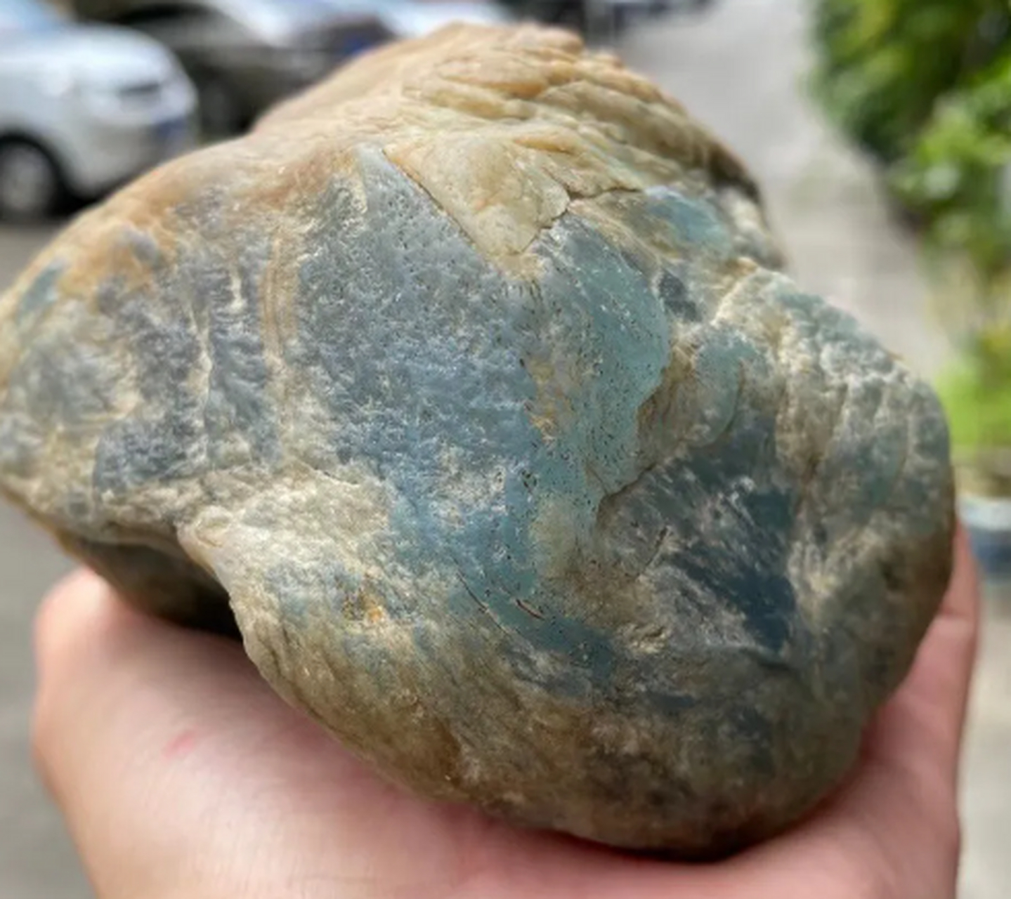 看直播##翡翠原石# 木那脱沙皮收藏极品的料子,高冰天空蓝,皮壳紧密